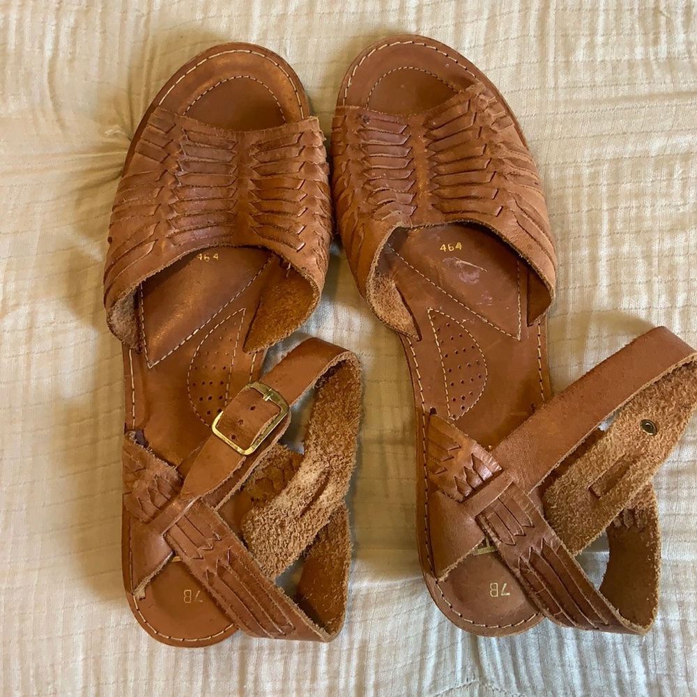Beautiful vintage leather huarache style sandals size 6